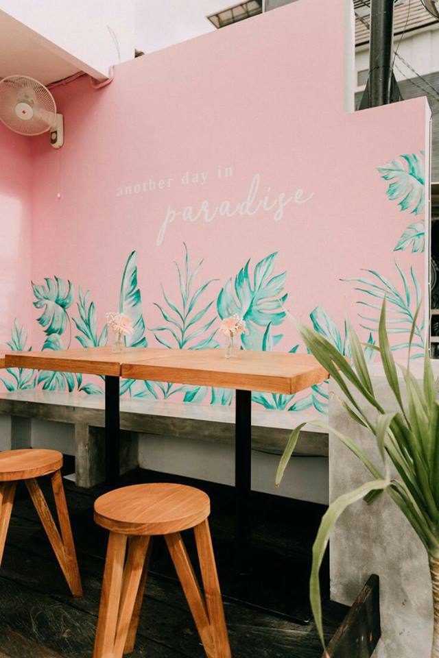 Tranh tường quán cà phê, góc check in phong cách trẻ trung